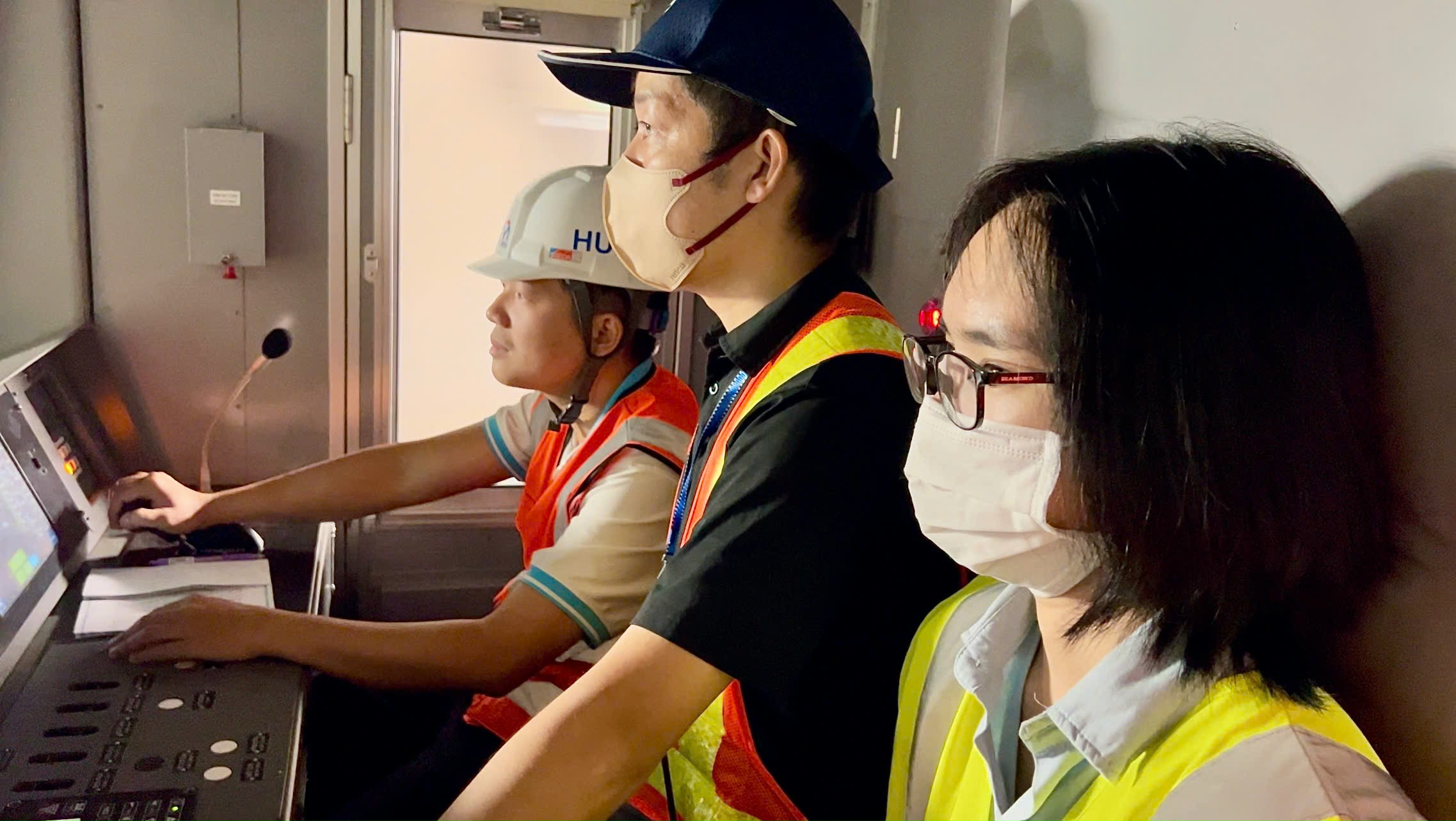 Lần đầu ti&ecirc;n người Việt vận h&agrave;nh chạy thử nghiệm to&agrave;n tuyến metro Bến Th&agrave;nh - Suối Ti&ecirc;n- Ảnh 1.