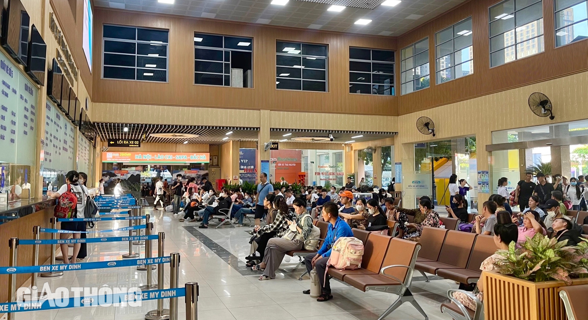 Bến xe H&agrave; Nội đ&ocirc;ng nghẹt kh&aacute;ch trước kỳ nghỉ lễ 2/9- Ảnh 15.