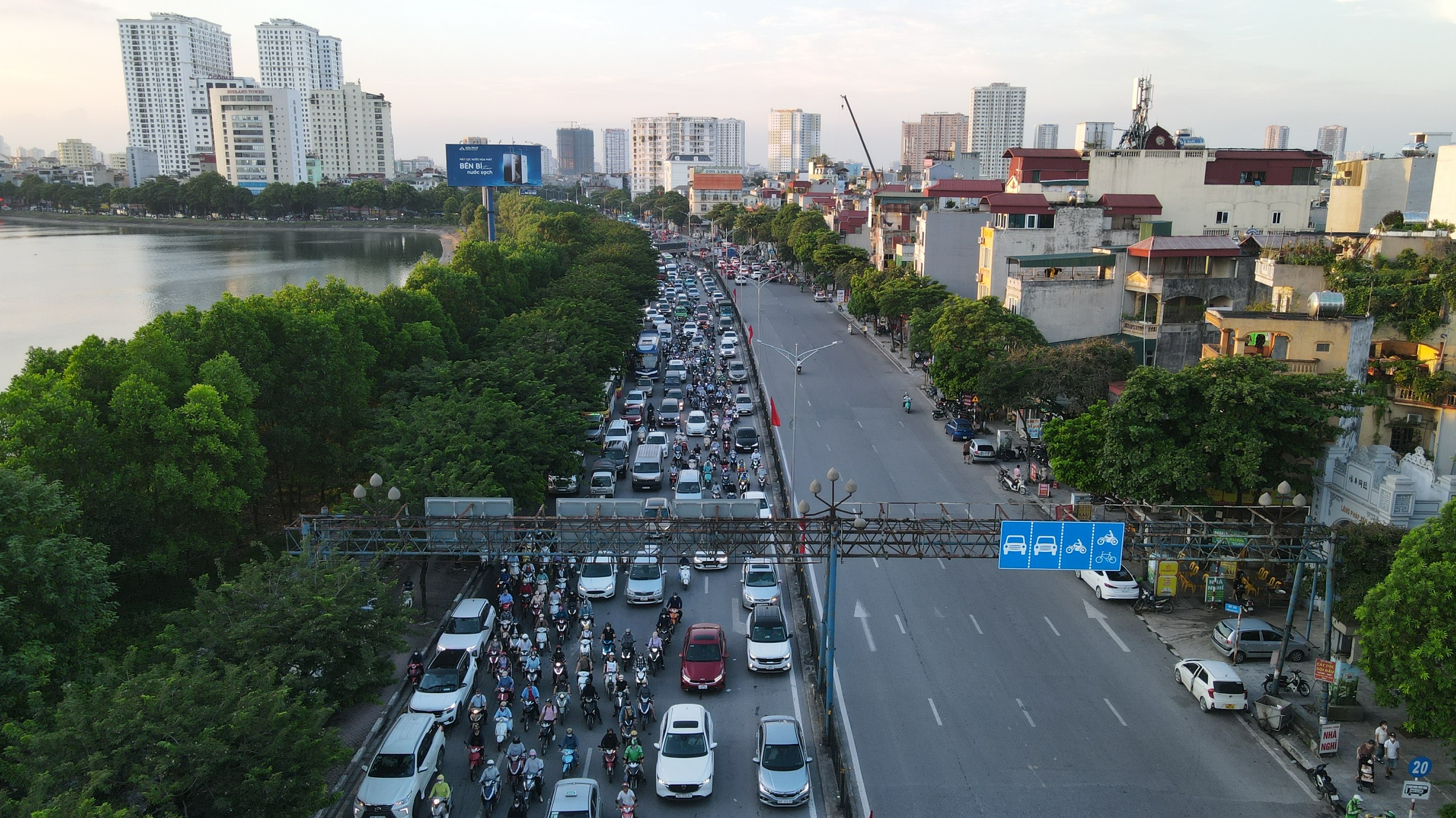 Cửa ng&otilde; H&agrave; Nội &ldquo;chật như n&ecirc;m&rdquo; chiều cuối trước kỳ nghỉ 2/9- Ảnh 4.