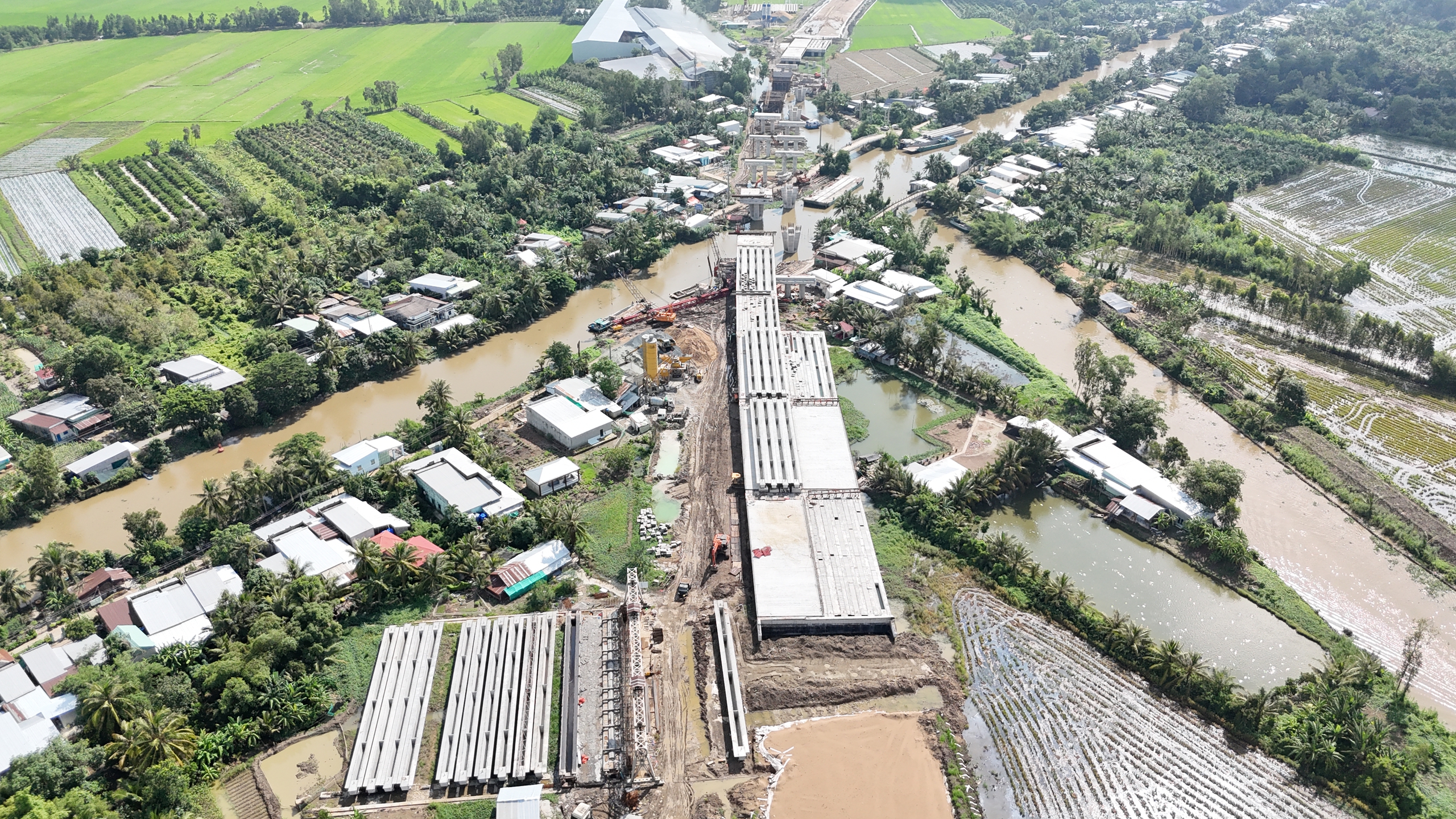 Ngăn chặn hàng chục vụ cản trở thi công cao tốc Cần Thơ - Cà Mau- Ảnh 1. Ngăn chặn hàng chục vụ cản trở thi công cao tốc Cần Thơ - Cà Mau- Ảnh 1.