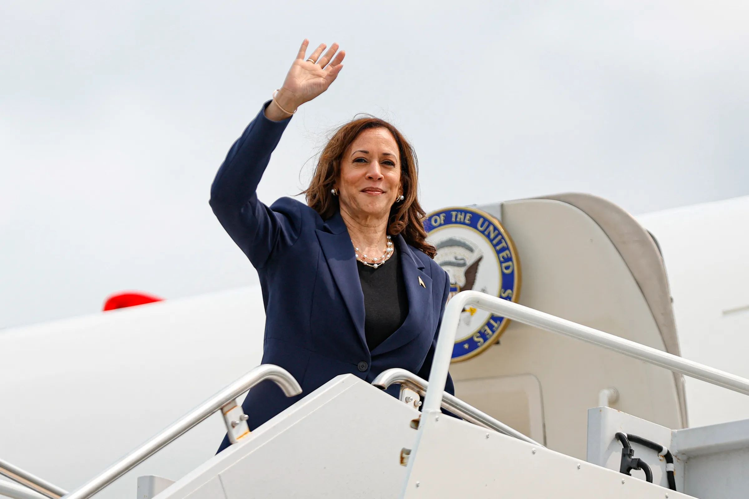 B&agrave; Kamala Harris gia tăng khoảng c&aacute;ch với &ocirc;ng Donald Trump, &aacute;t chủ b&agrave;i nằm ở đ&acirc;u?- Ảnh 2.
