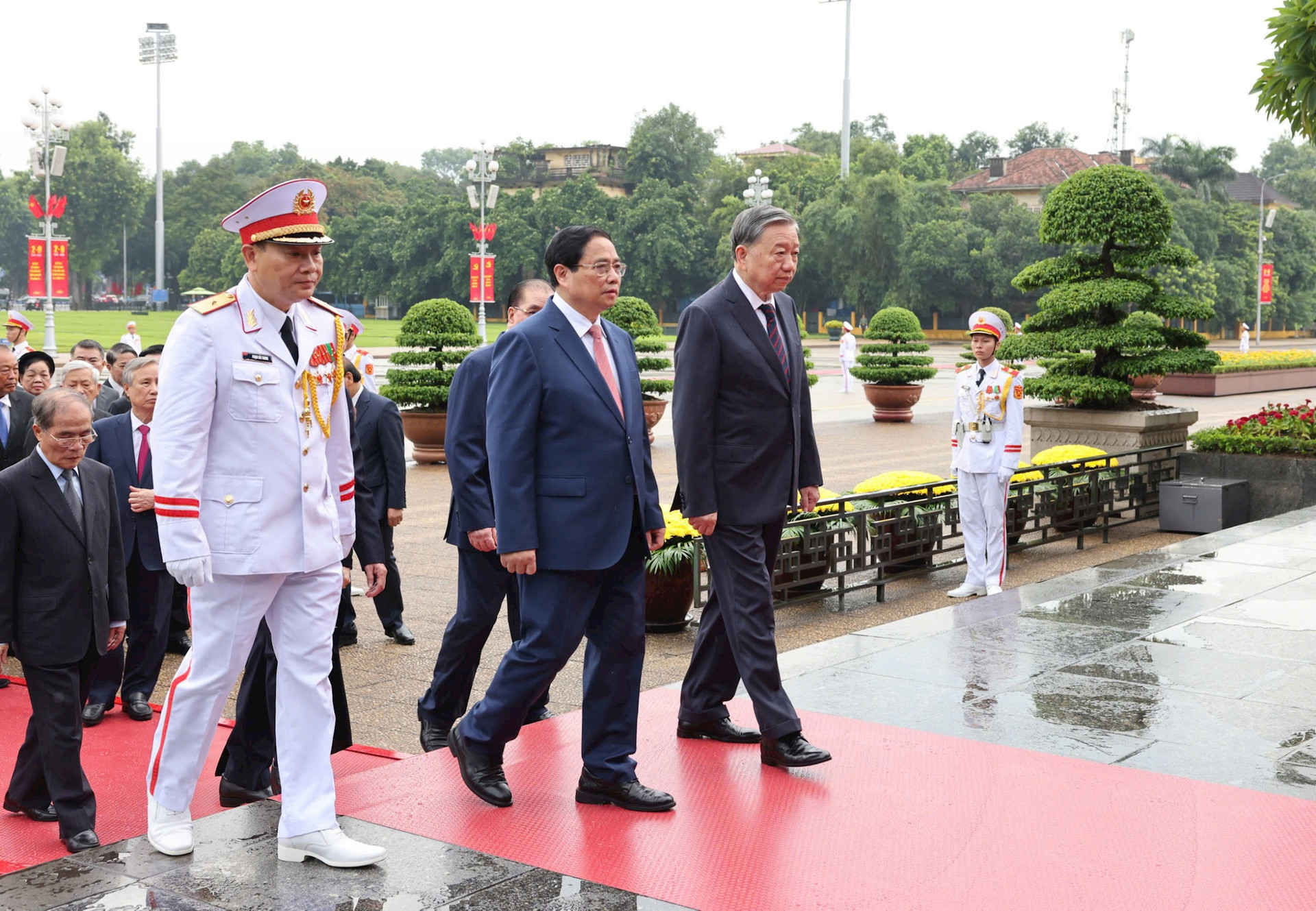 L&atilde;nh đạo Đảng, Nh&agrave; nước v&agrave;o Lăng viếng Chủ tịch Hồ Ch&iacute; Minh nh&acirc;n dịp Quốc kh&aacute;nh- Ảnh 3.
