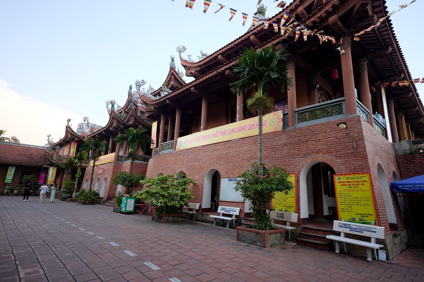 X:\1. T&Agrave;I LIỆU CHUNG\T&agrave;i liệu chung Sun World\H&Agrave; NAM\Trải nghiệm H&agrave; Nam- Kh&aacute;nh Kh&ugrave;ng\Ch&ugrave;a Bầu\KHAH0376.jpg