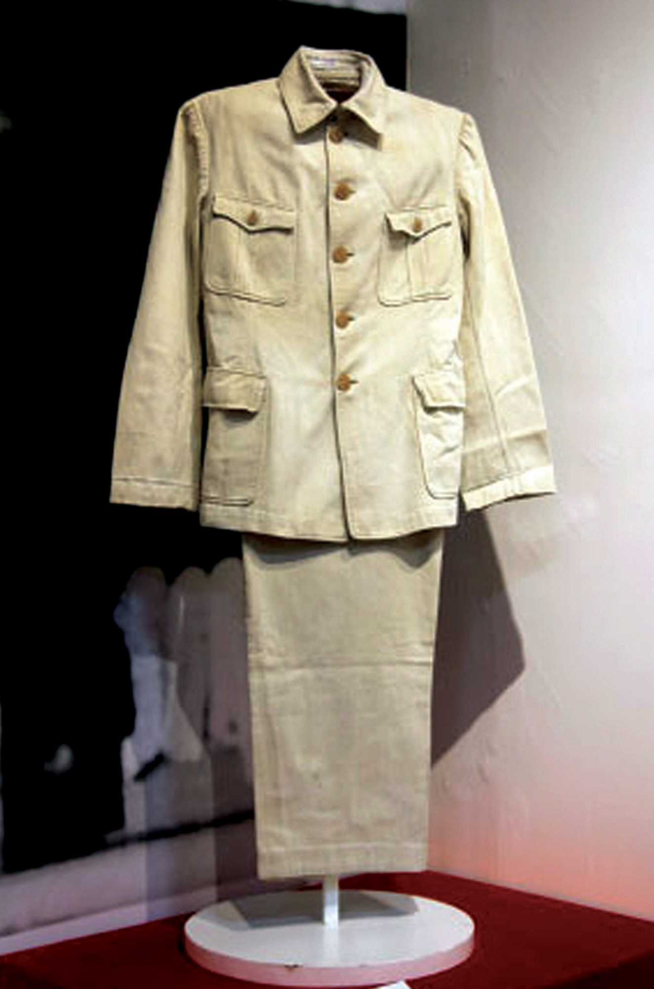 Từ chuyện bộ quần &aacute;o B&aacute;c Hồ mặc ng&agrave;y Tuy&ecirc;n ng&ocirc;n Độc lập- Ảnh 2.