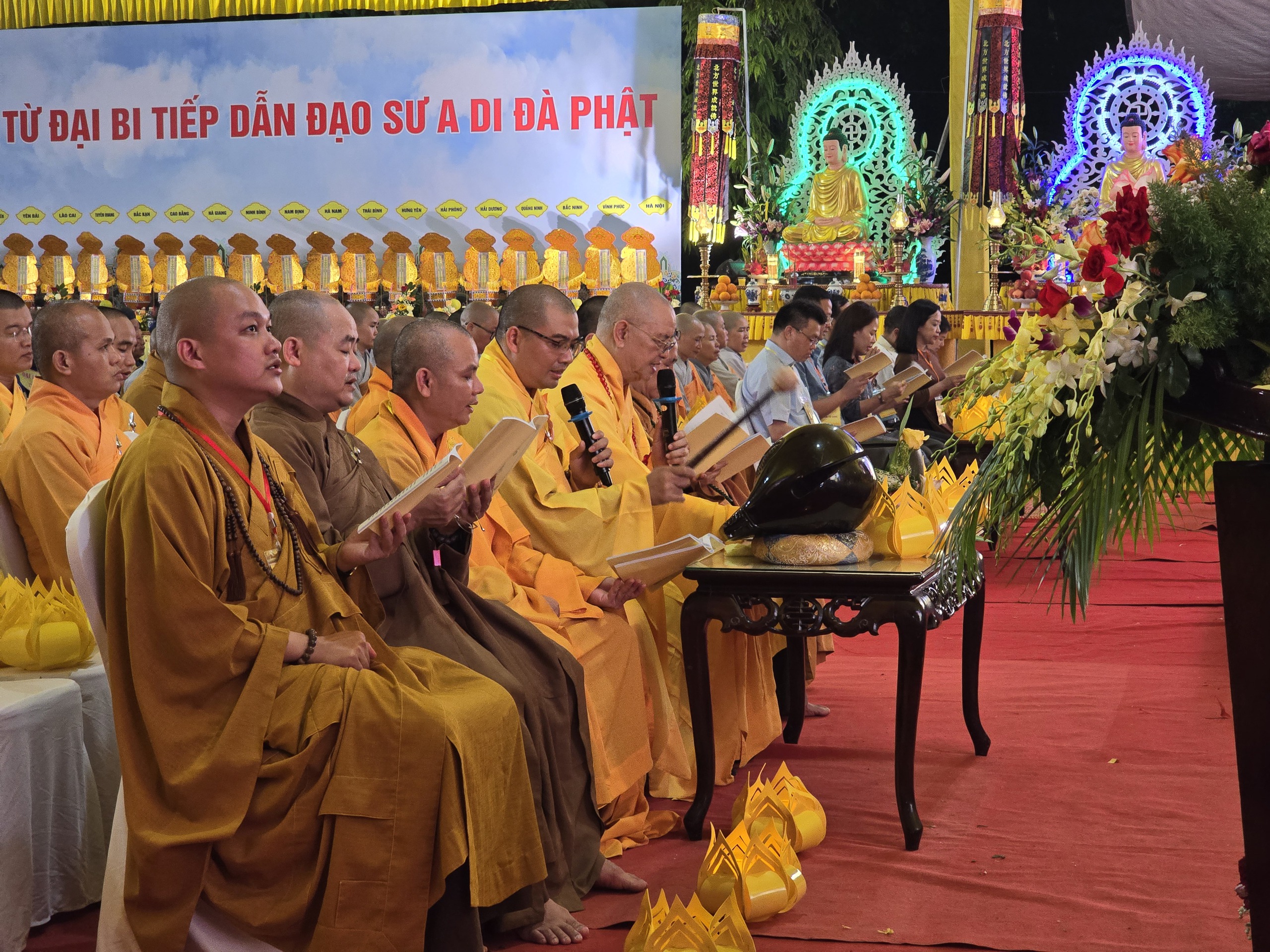 Thắp nến tưởng niệm nạn nh&acirc;n tử vong do TNGT- Ảnh 4.
