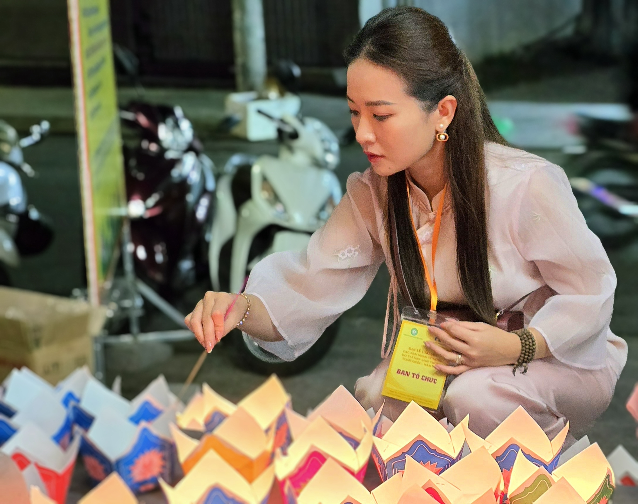 Thắp nến tưởng niệm nạn nh&acirc;n tử vong do TNGT- Ảnh 11.