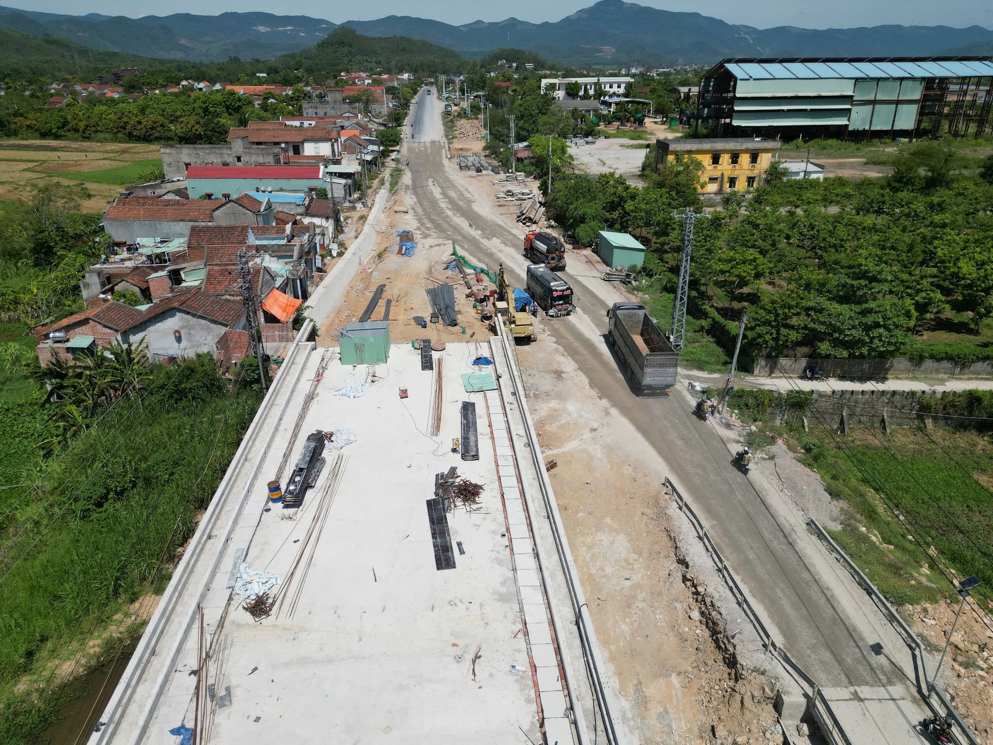Thứ trưởng Bộ GTVT chỉ đạo gỡ vướng dự &aacute;n kết nối giao th&ocirc;ng T&acirc;y Nguy&ecirc;n- Ảnh 3.