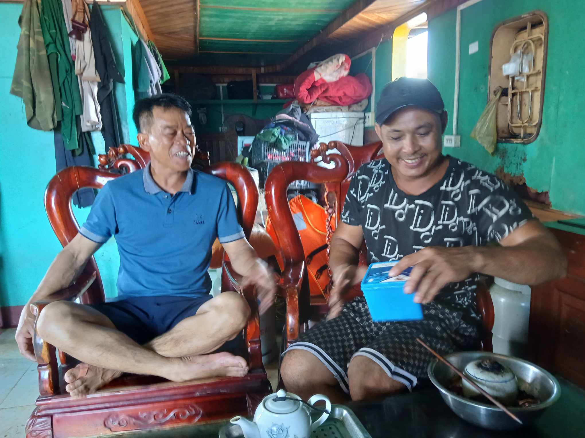 Chuyện những người nghỉ lễ tr&ecirc;n s&oacute;ng biển- Ảnh 1.