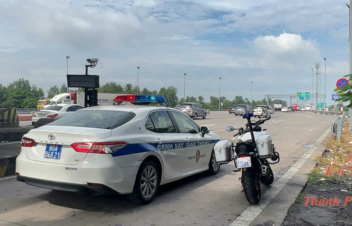 CSGT khuyến c&aacute;o h&agrave;nh vi nguy cơ g&acirc;y tai nạn tr&ecirc;n tuyến cao tốc dịp nghỉ lễ - Ảnh 2.