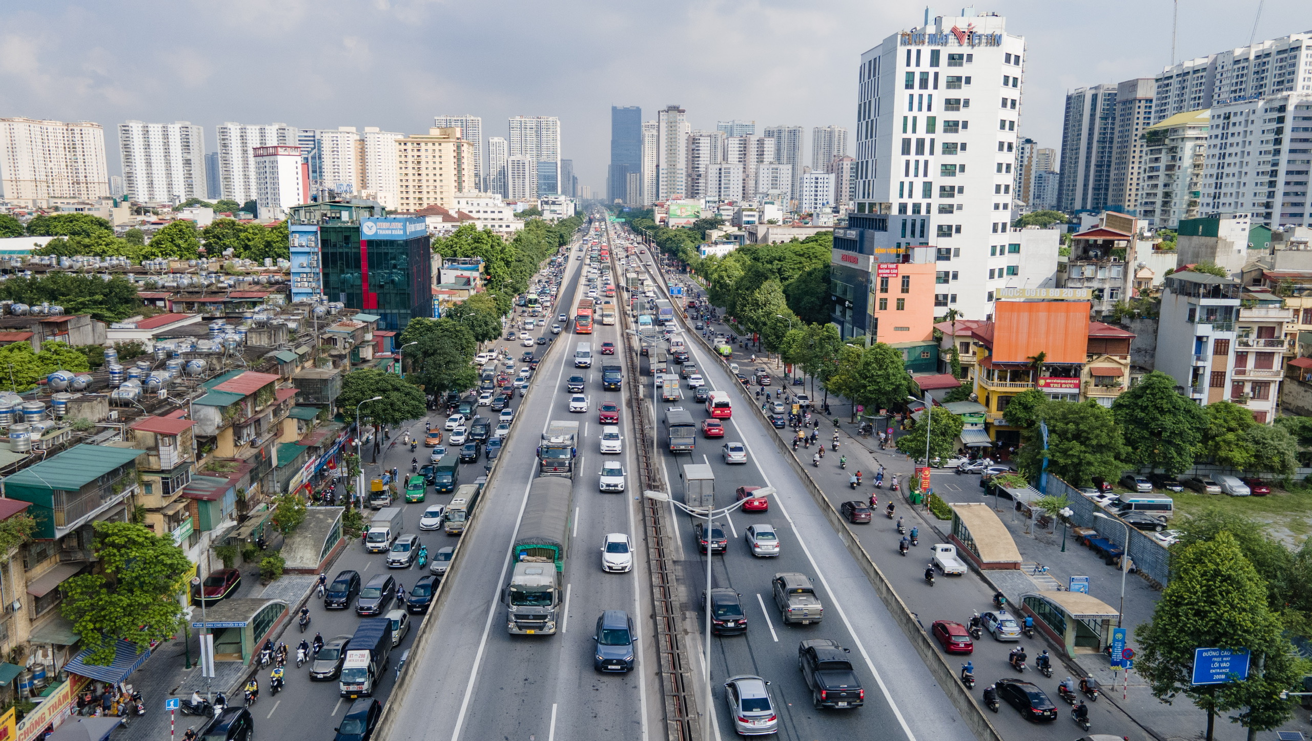 Đường phố ken đặc người, xe ng&agrave;y đầu nghỉ lễ 2/9- Ảnh 9.