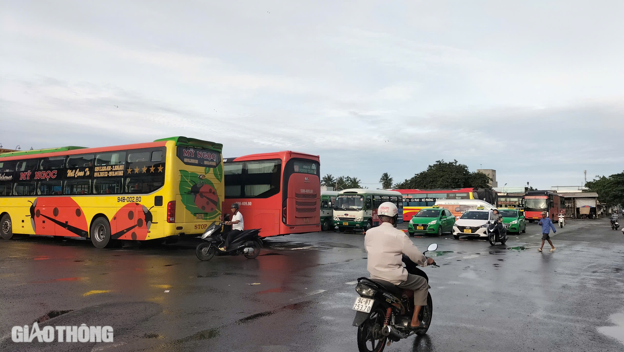 Bến xe Bạc Li&ecirc;u th&ocirc;ng tho&aacute;ng trong ng&agrave;y đầu nghỉ lễ 2/9- Ảnh 2.
