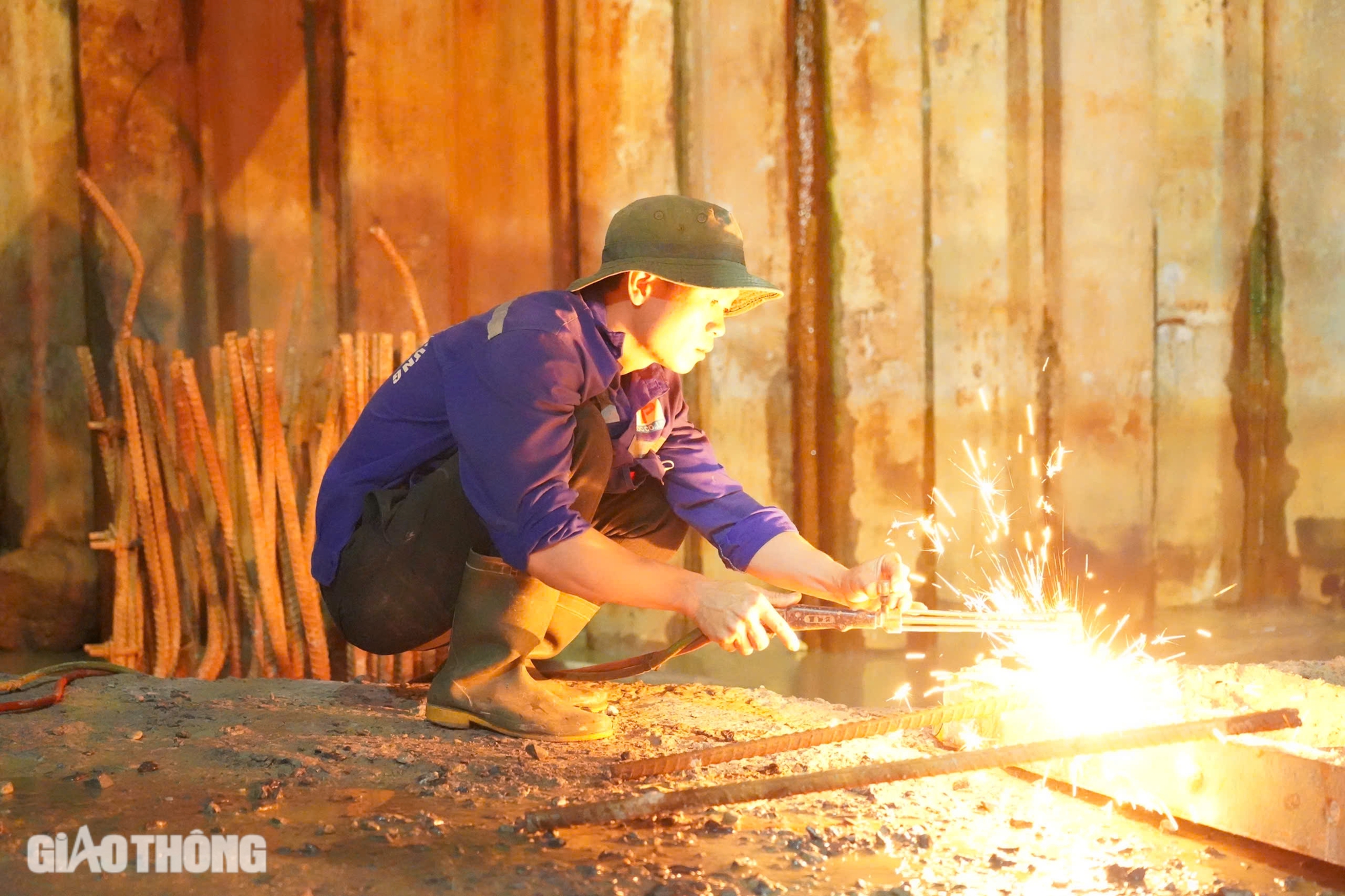 Chong đ&egrave;n thi c&ocirc;ng xuy&ecirc;n lễ n&uacute;t giao 3.400 tỷ đồng tại TP.HCM- Ảnh 3.