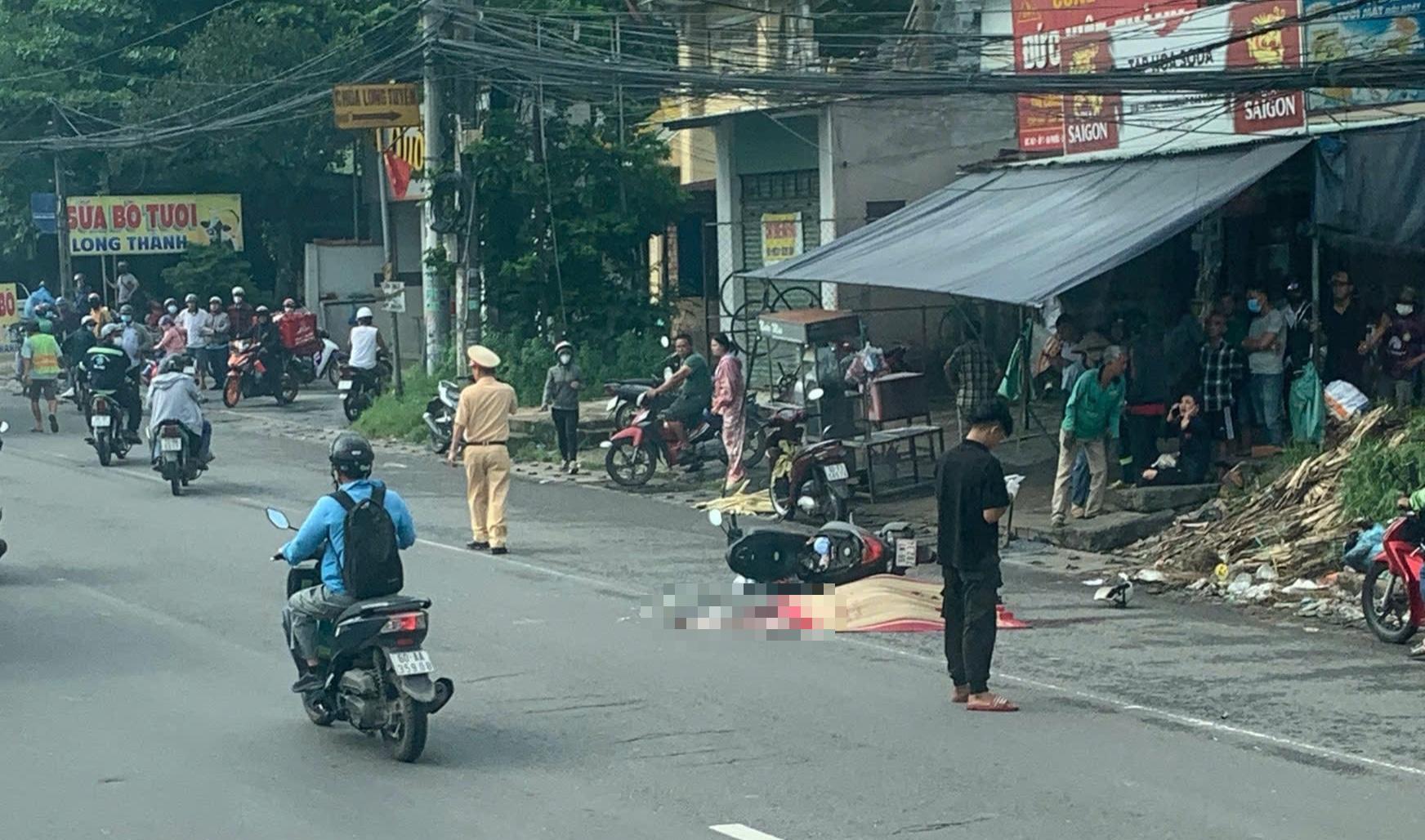 Xe m&aacute;y va chạm xe đầu k&eacute;o tr&ecirc;n QL51, một c&ocirc; g&aacute;i tử vong- Ảnh 1.