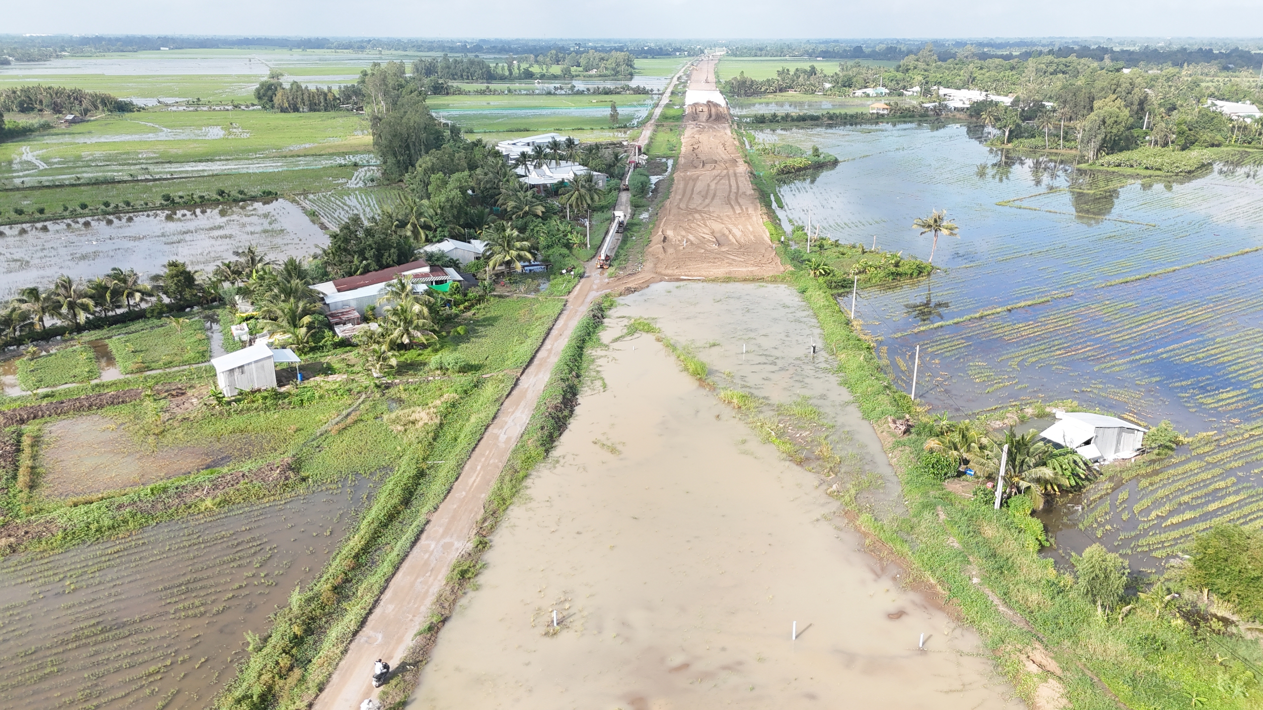 Khẩn trương khắc phục sự cố tai nạn lao động tại c&ocirc;ng trường cao tốc Cần Thơ - C&agrave; Mau- Ảnh 1.