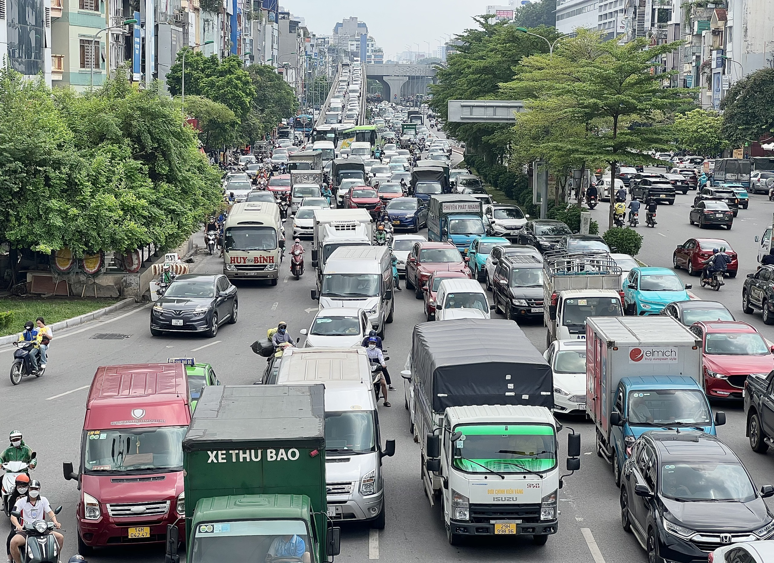 Đường phố ken đặc người, xe ng&agrave;y đầu nghỉ lễ 2/9- Ảnh 14.