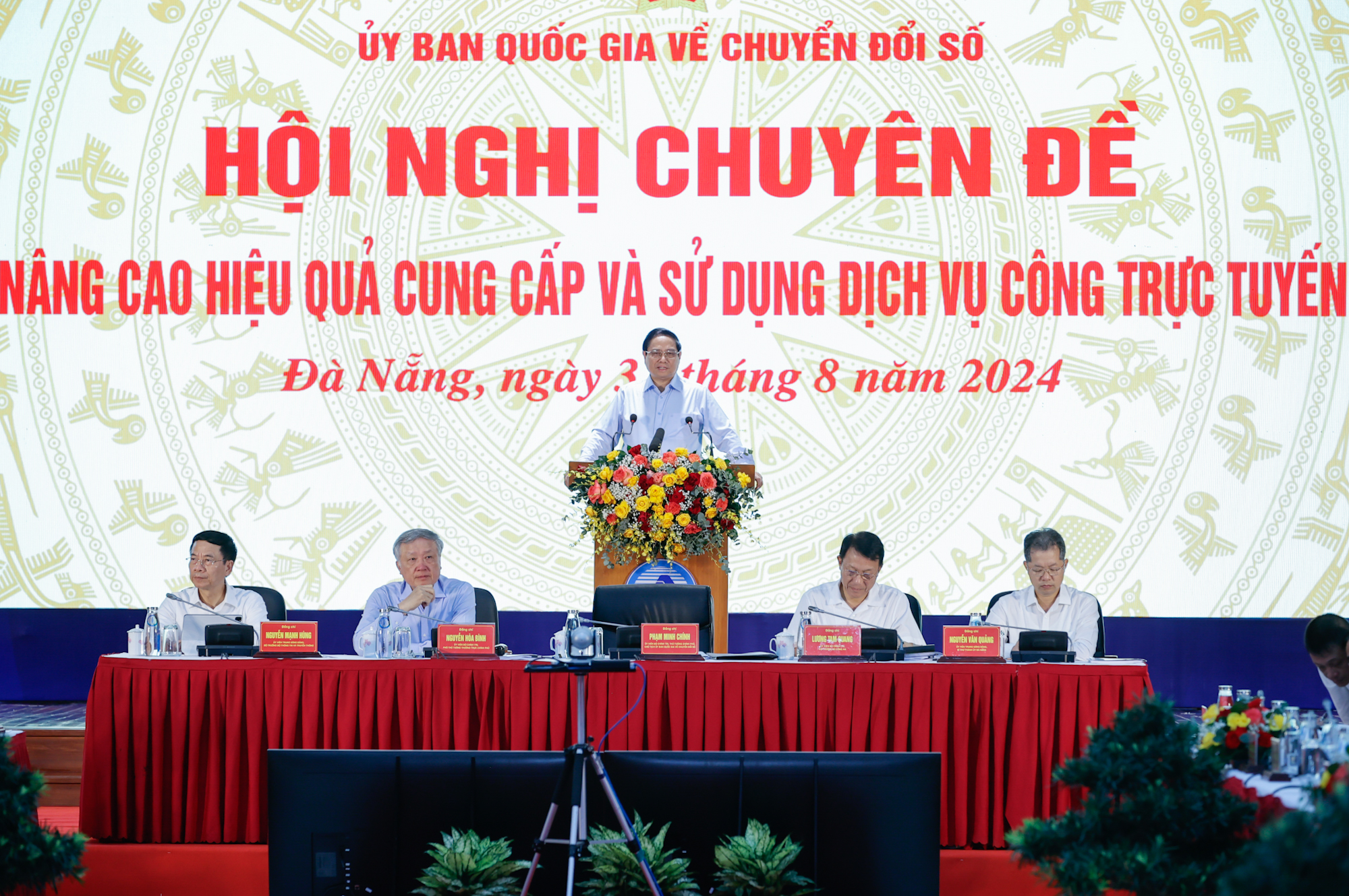 Thủ tướng: Chuyển đổi số đ&atilde; đến từng ng&otilde;, từng nh&agrave;, từng người- Ảnh 1.