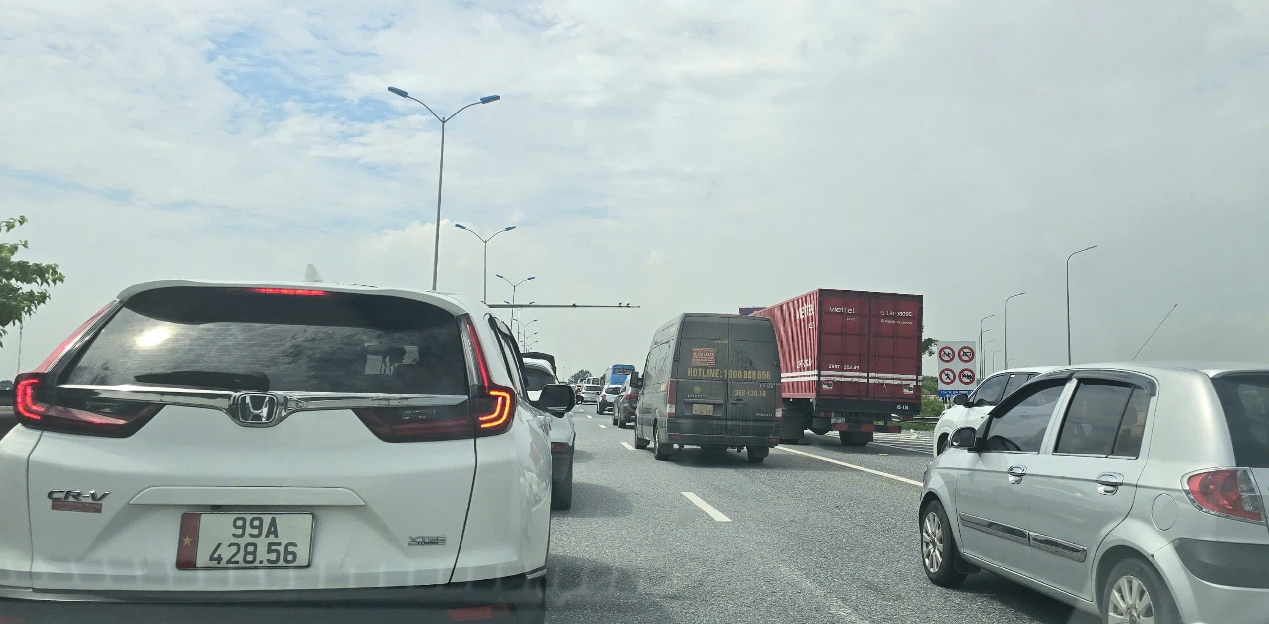 Ng&agrave;y đầu nghỉ lễ 2/9, &ocirc; t&ocirc; chầm chậm nối đu&ocirc;i nhau tr&ecirc;n cao tốc Ph&aacute;p V&acirc;n - Cầu Giẽ- Ảnh 5.