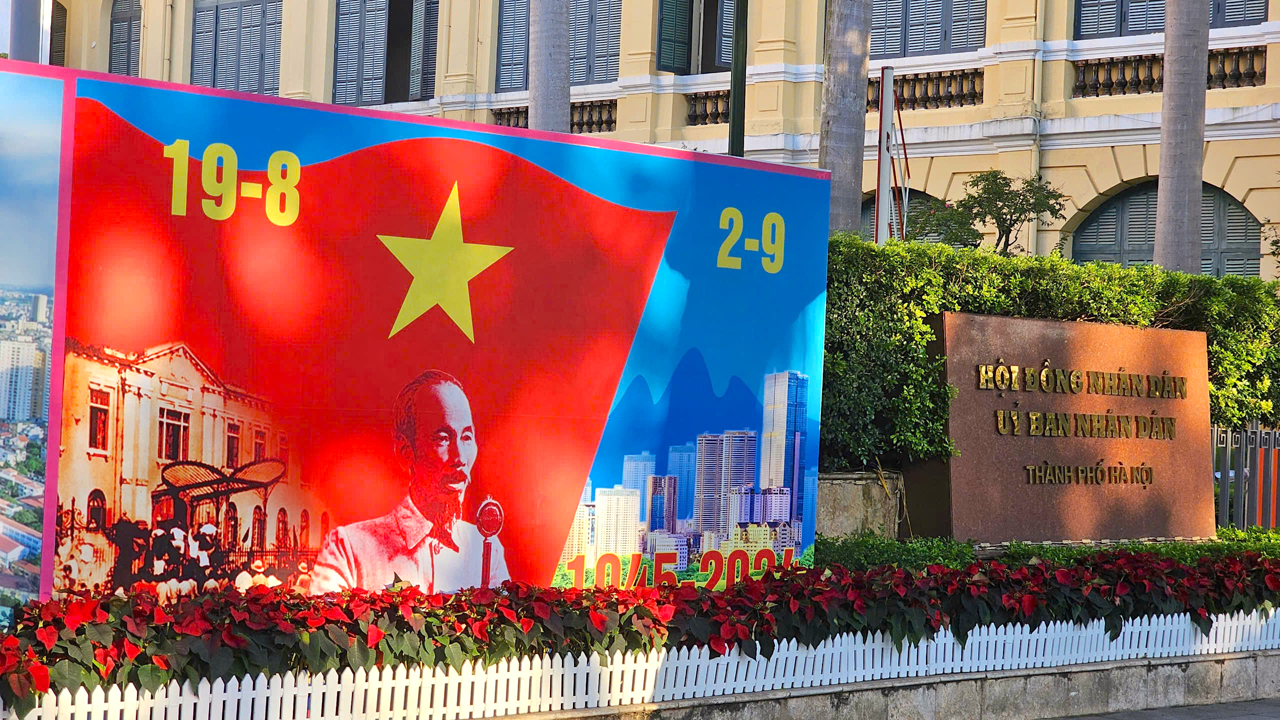 Đường phố H&agrave; Nội trang ho&agrave;ng rực rỡ mừng Quốc kh&aacute;nh 2/9- Ảnh 8.