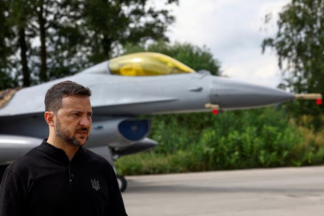 Tổng thống Ukraine Zelensky sa thải Tư lệnh Kh&ocirc;ng qu&acirc;n sau vụ rơi ti&ecirc;m k&iacute;ch F-16- Ảnh 1.