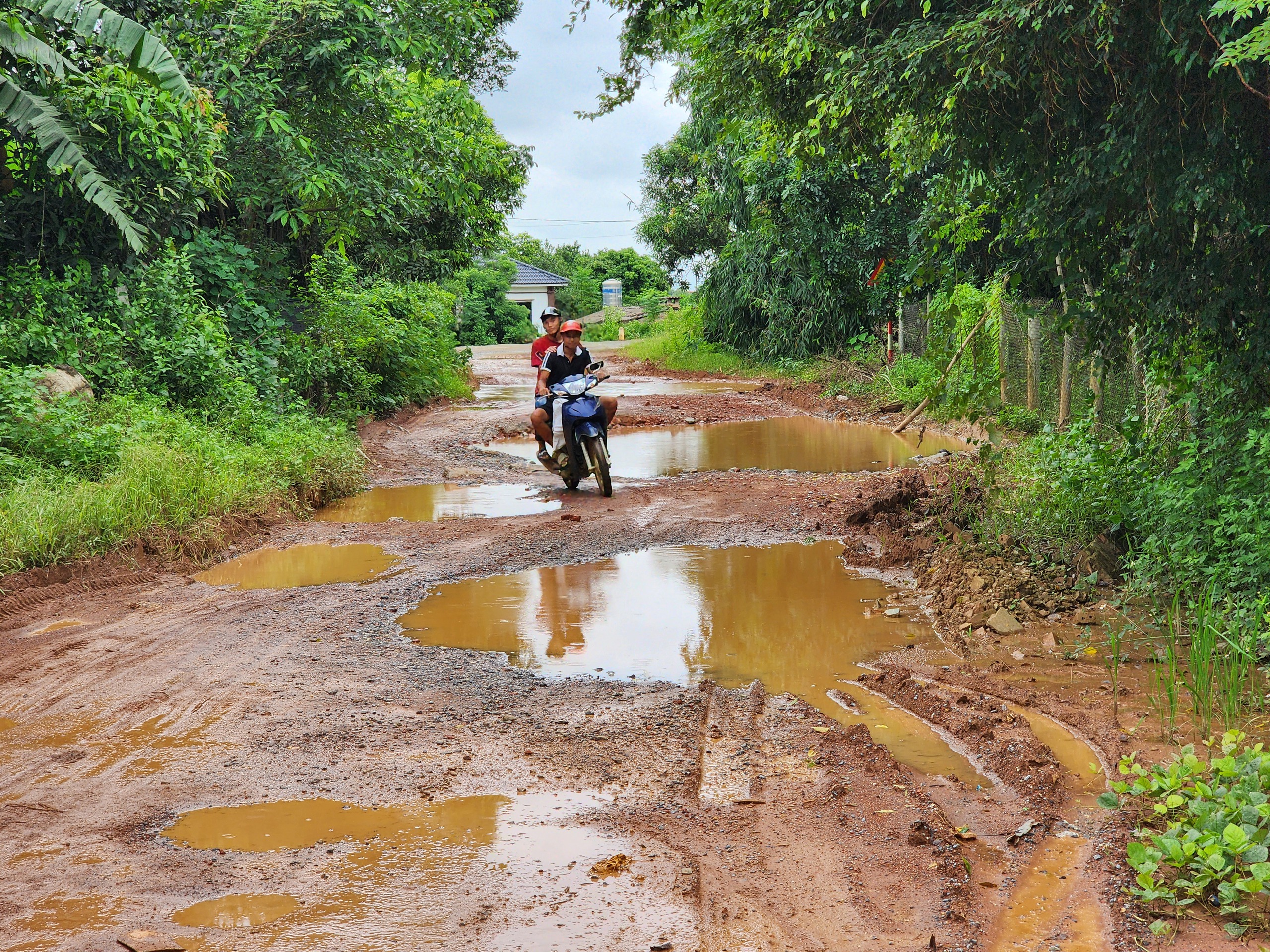 Ph&uacute; Thọ: Người đi đường khốn khổ v&igrave; dự &aacute;n trăm tỷ dở dang- Ảnh 2.