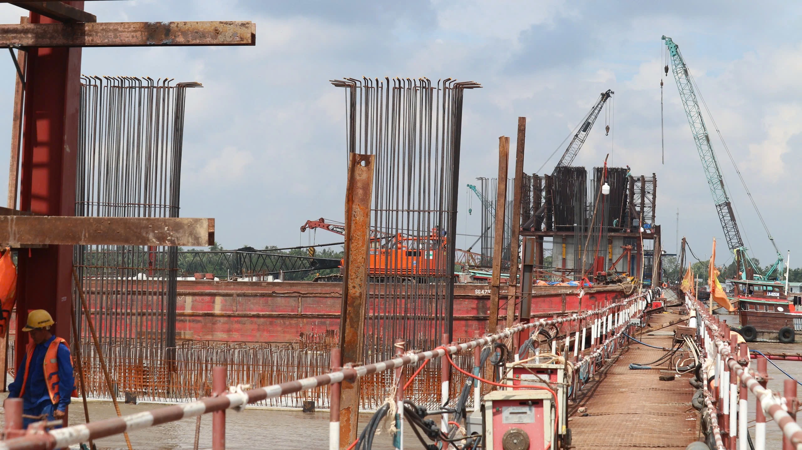 Dự &aacute;n cầu Đại Ng&atilde;i vẫn gặp kh&oacute; về nguồn c&aacute;t đắp- Ảnh 1.