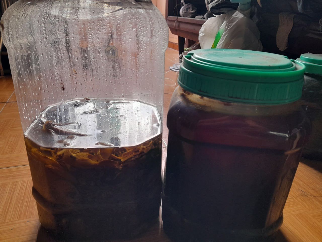 Uống chai rượu ngâm thuốc bạn tặng, 8 người ở Long An nhập viện- Ảnh 1. Uống chai rượu ngâm thuốc bạn tặng, 8 người ở Long An nhập viện- Ảnh 1.