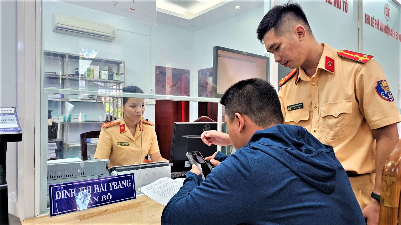 Nhiều người vẫn lạ lẫm đăng k&yacute; xe qua mạng- Ảnh 2.