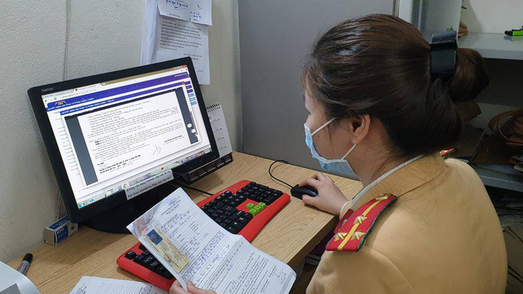 Kh&ocirc;ng được đăng k&yacute; xe v&igrave; chậm nộp phạt vi phạm giao th&ocirc;ng- Ảnh 1.