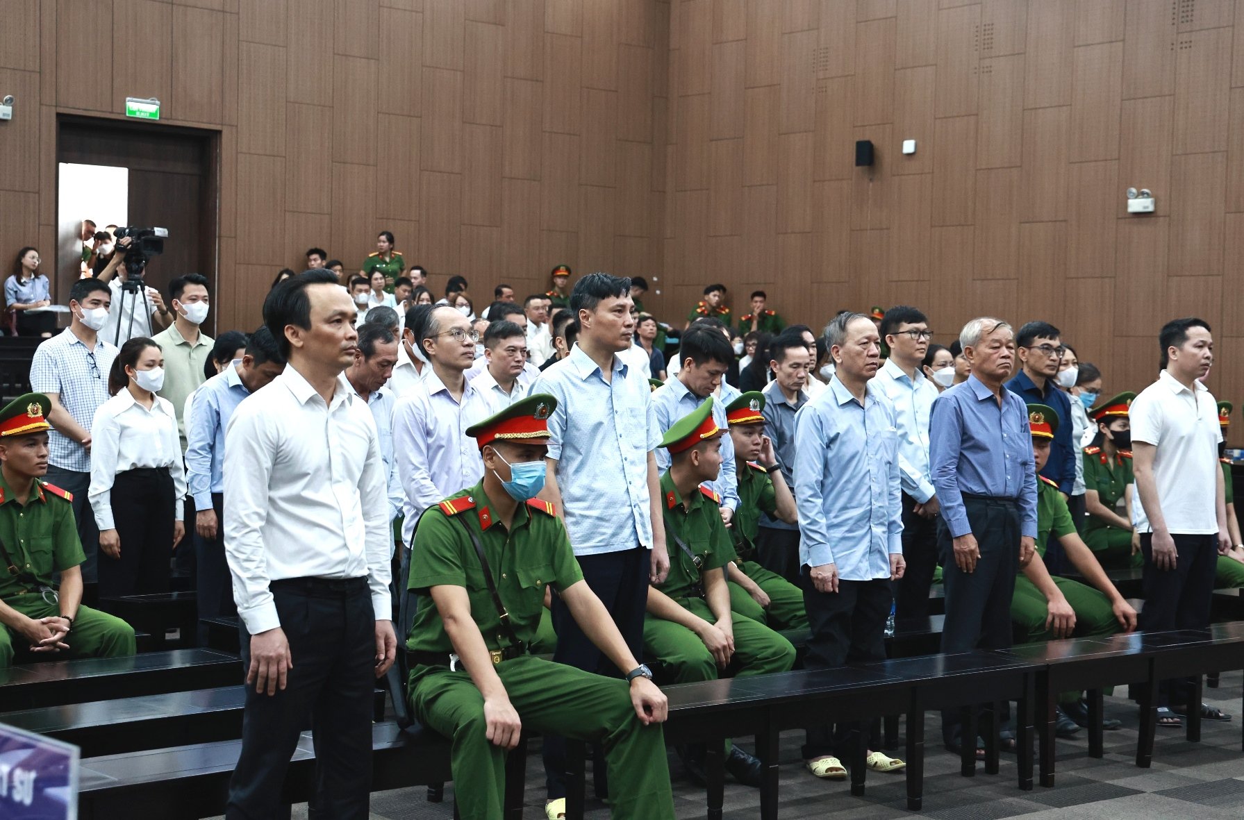 Cựu Chủ tịch FLC Trịnh Văn Quyết lĩnh &aacute;n 21 năm t&ugrave;- Ảnh 1.