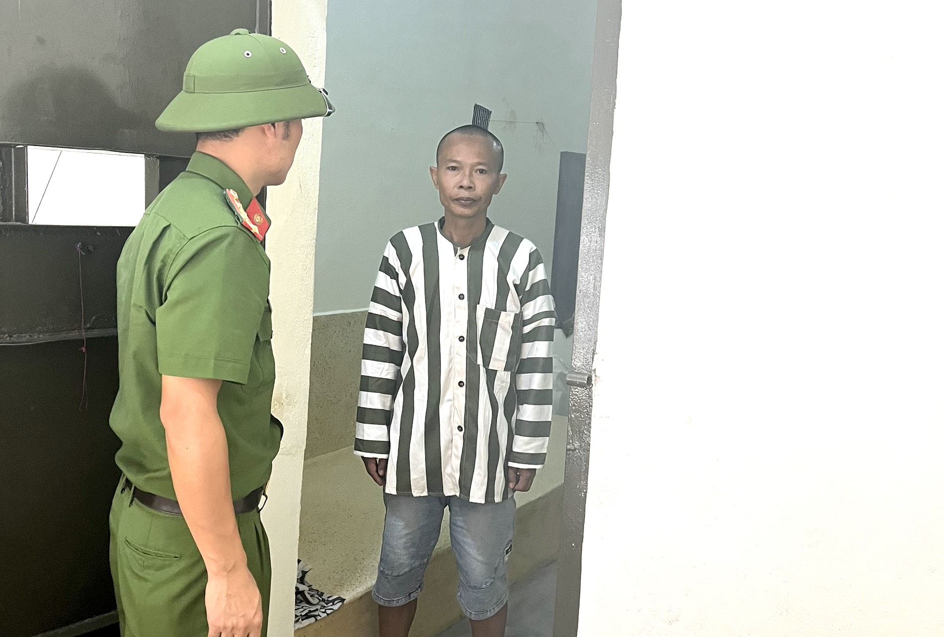 Vụ xe b&aacute;n tải t&ocirc;ng 3 người tử vong: T&agrave;i xế đối diện khung h&igrave;nh phạt n&agrave;o?- Ảnh 1.