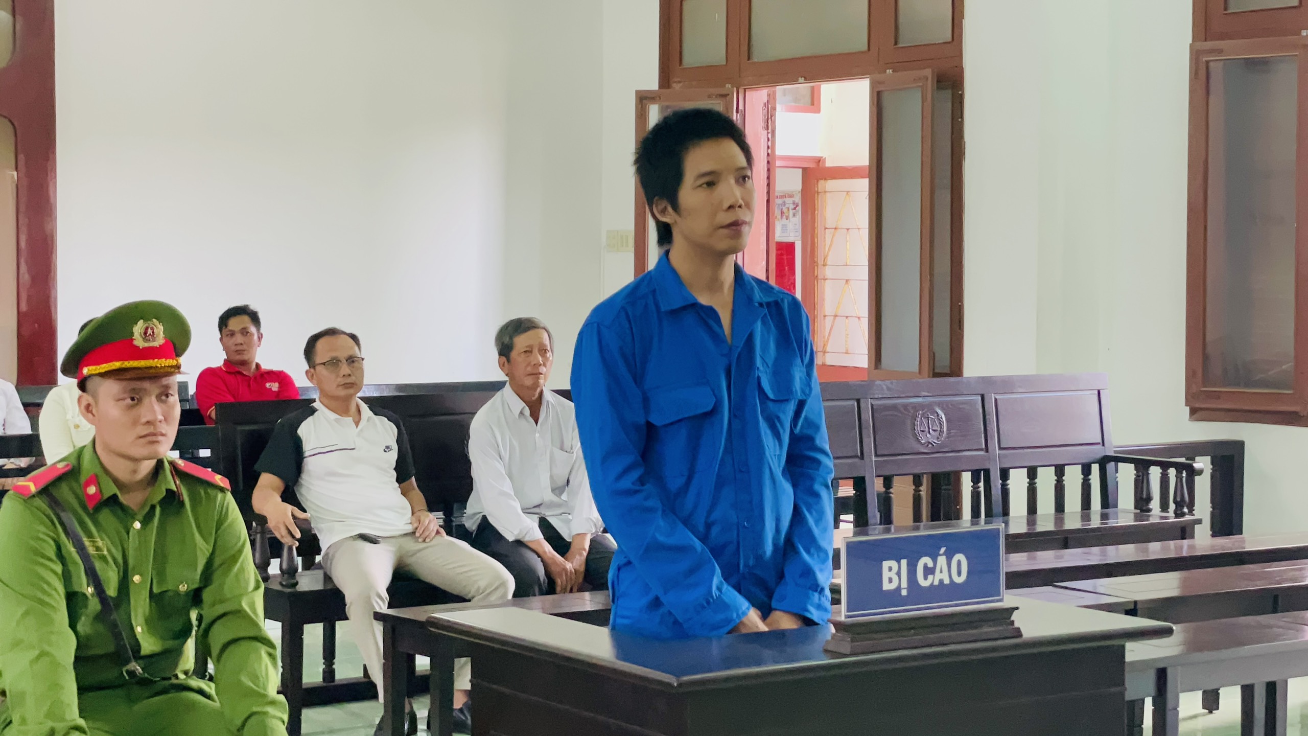 Lĩnh &aacute;n t&ugrave; v&igrave; đ&acirc;m trọng thương t&agrave;i xế đến chở m&igrave;nh đi kh&aacute;m bệnh- Ảnh 1.
