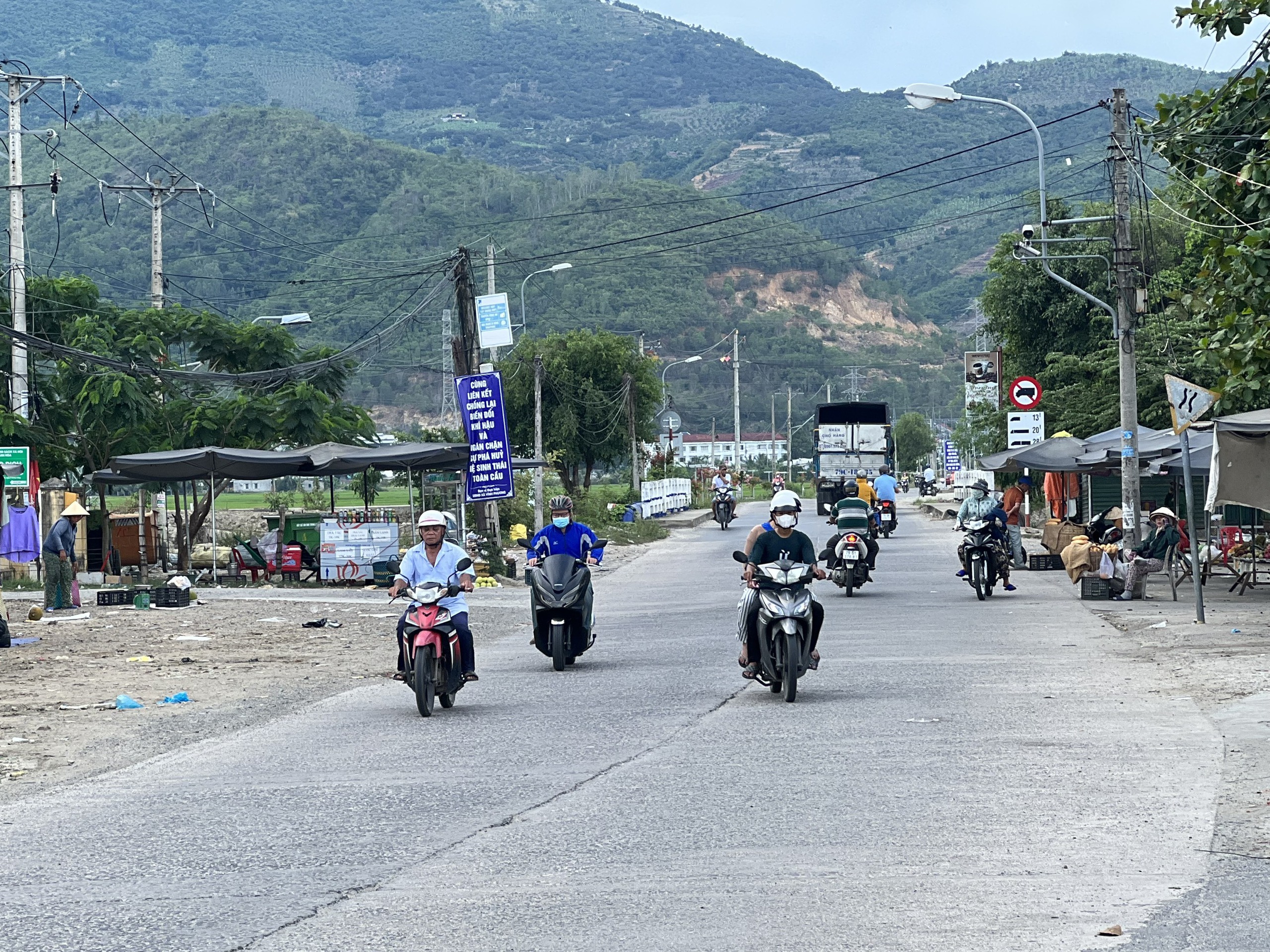 Kh&aacute;nh H&ograve;a sẽ x&acirc;y dựng đường li&ecirc;n v&ugrave;ng huyện Di&ecirc;n Kh&aacute;nh hơn 1.300 tỷ đồng- Ảnh 1.