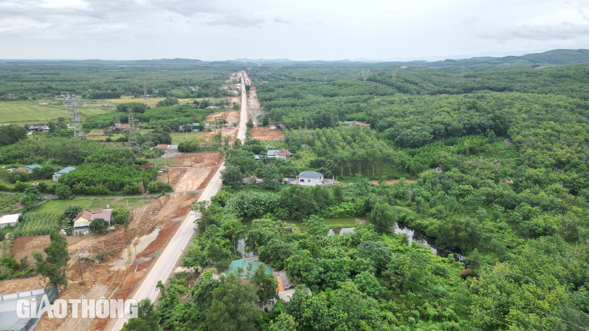 Cao tốc Bắc - Nam qua Quảng B&igrave;nh: Nơi vui vẻ hiến đất, chỗ &aacute;n ngữ mặt bằng- Ảnh 2.