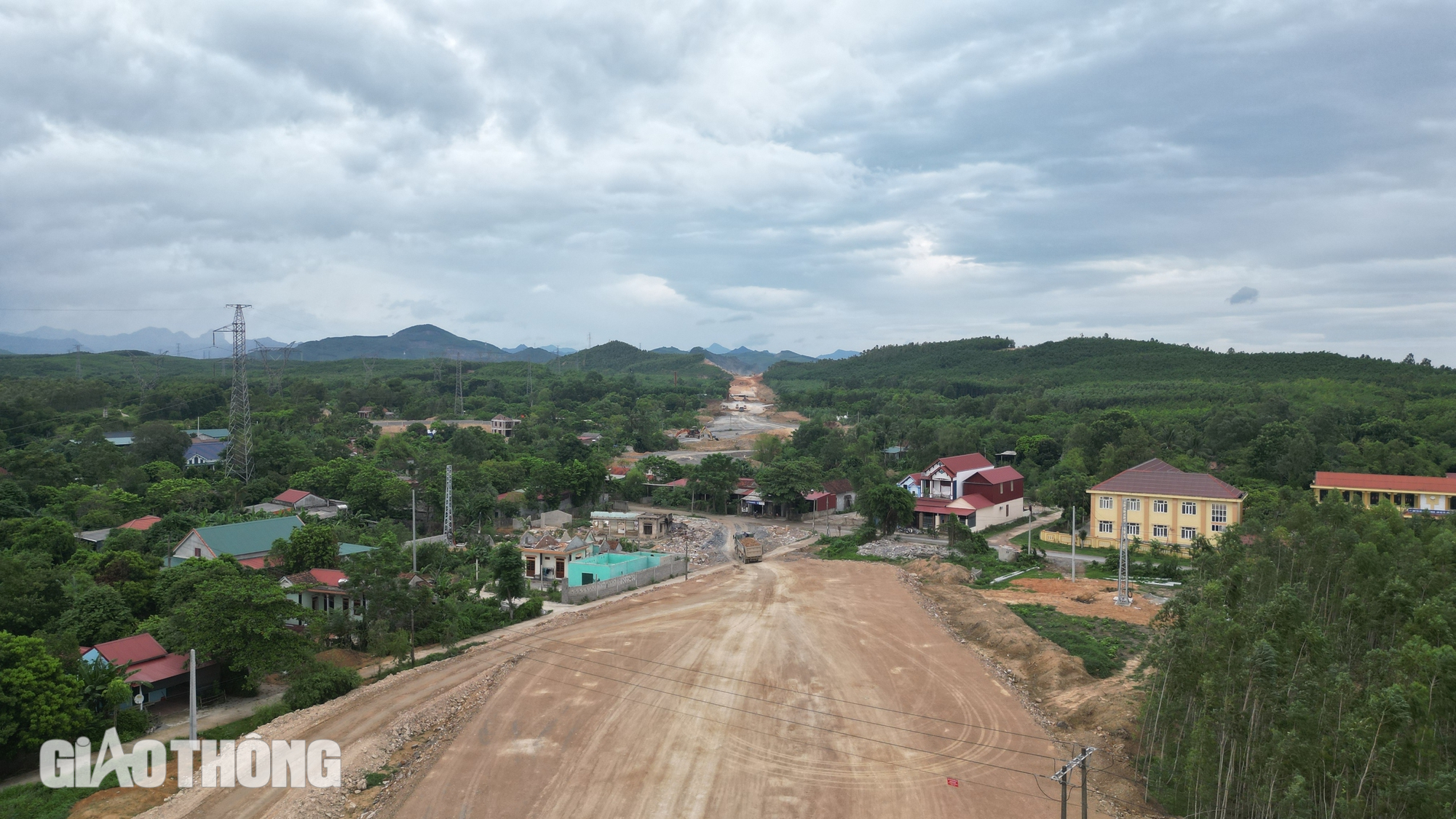 Cao tốc Bắc - Nam qua Quảng B&igrave;nh: Nơi vui vẻ hiến đất, chỗ &aacute;n ngữ mặt bằng- Ảnh 4.