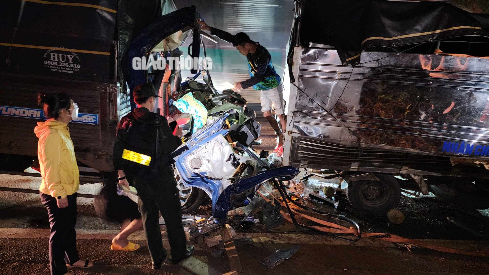TNGT li&ecirc;n ho&agrave;n tại Đắk Lắk, 2 người tử vong, 4 người cấp cứu- Ảnh 3.