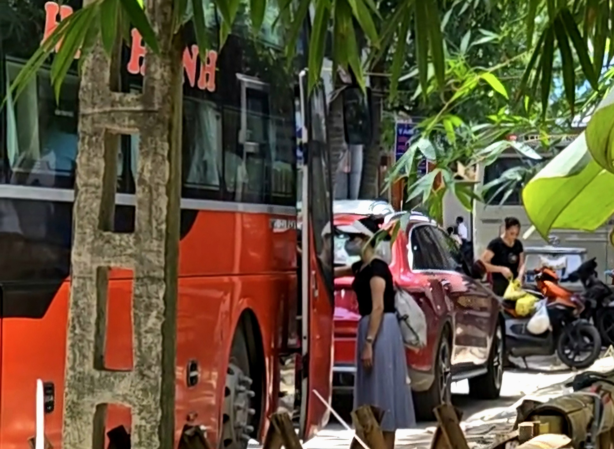 Xử l&yacute; xe kh&aacute;ch tuyến H&agrave; Nội - Thanh Ho&aacute; hoạt động b&aacute;t nh&aacute;o sau phản &aacute;nh của B&aacute;o Giao th&ocirc;ng- Ảnh 2.