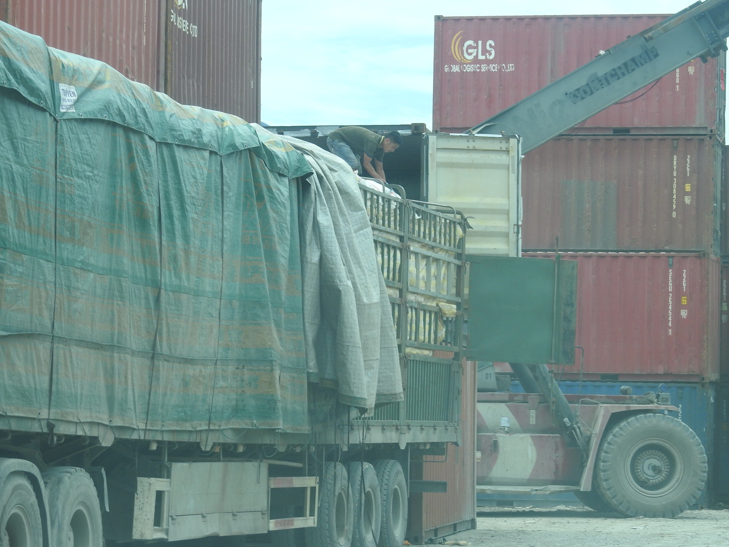 Nghệ An: Ki&ecirc;n quyết xử l&yacute; xe qu&aacute; khổ, qu&aacute; tải- Ảnh 1.