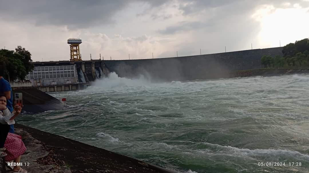 Thủy điện Th&aacute;c B&agrave; xả lũ, 79 nh&agrave; d&acirc;n v&agrave; xưởng gỗ bị ngập lụt- Ảnh 1.