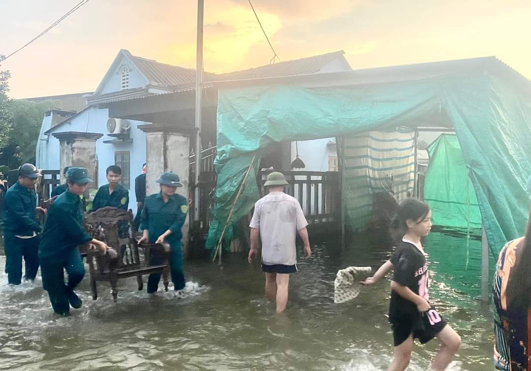 Thủy điện Th&aacute;c B&agrave; xả lũ, 79 nh&agrave; d&acirc;n v&agrave; xưởng gỗ bị ngập lụt- Ảnh 2.