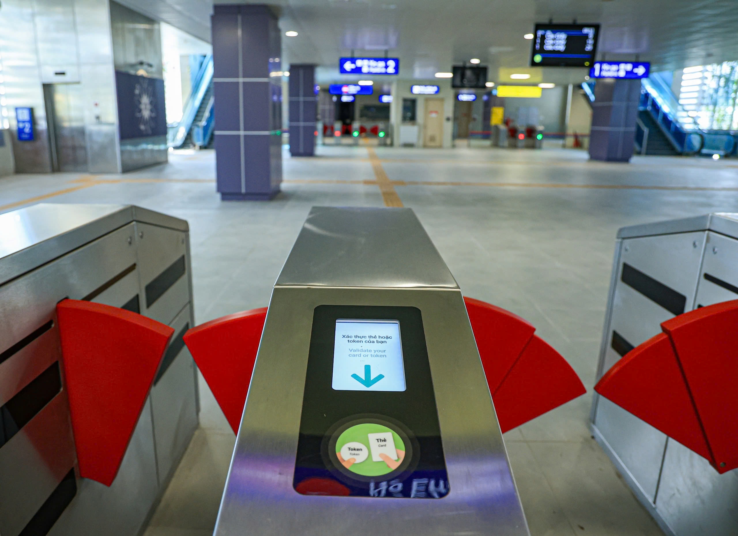 Cận cảnh metro Nhổn - ga H&agrave; Nội trước ng&agrave;y vận h&agrave;nh thương mại- Ảnh 4.