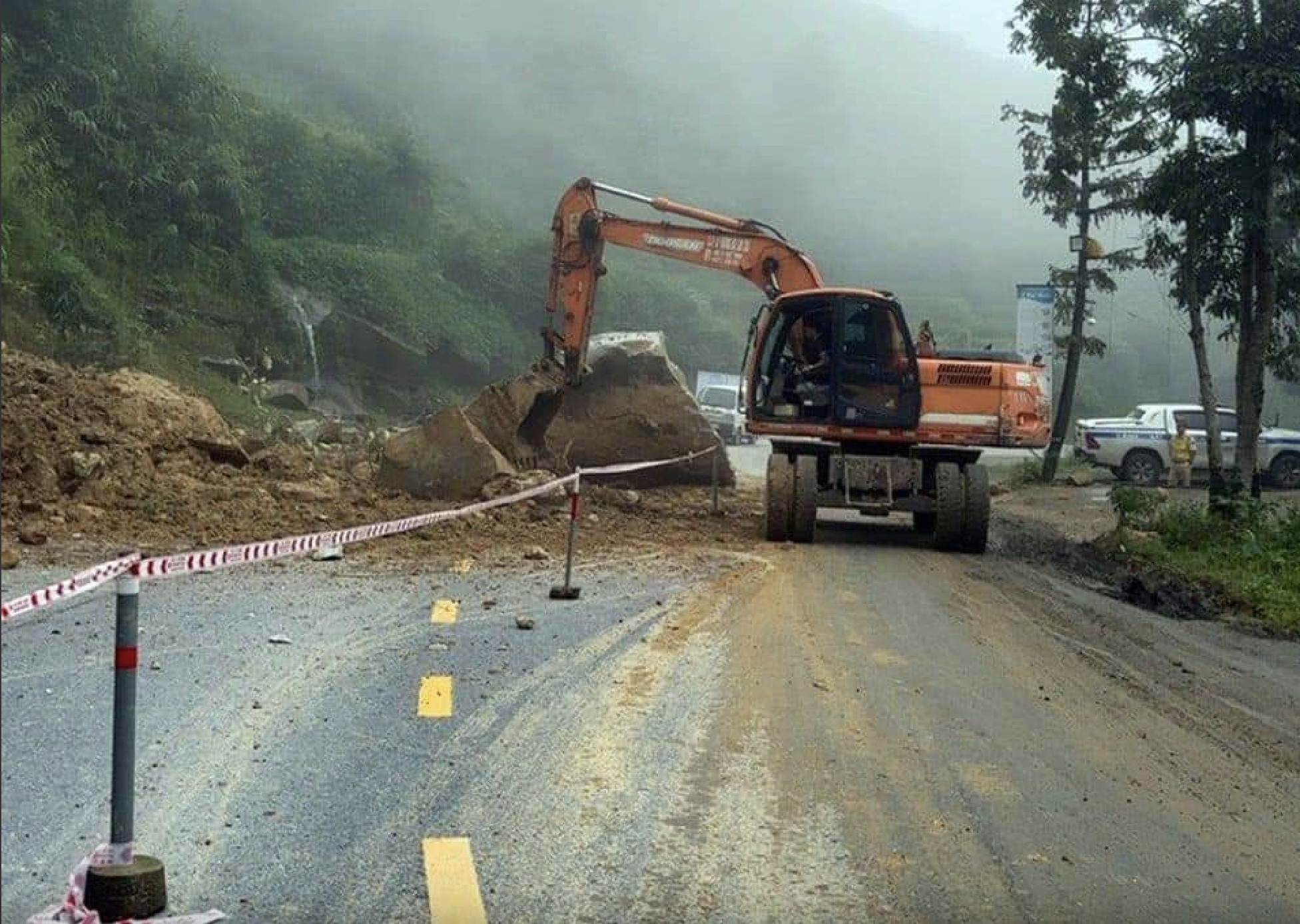 Bộ GTVT c&ocirc;ng bố t&igrave;nh huống khẩn cấp về thi&ecirc;n tai tại L&agrave;o Cai- Ảnh 1.