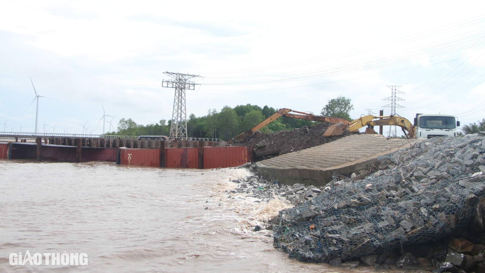 Bạc Li&ecirc;u c&ocirc;ng bố t&igrave;nh huống khẩn cấp sạt lở đ&ecirc; biển Đ&ocirc;ng- Ảnh 1.