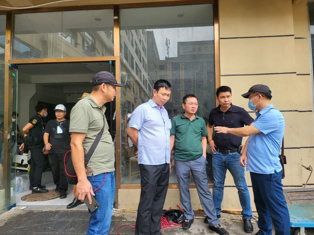 Bốn giờ đột nhập khu Tam gi&aacute;c v&agrave;ng bắt 155 đối tượng chuy&ecirc;n lừa đảo tr&ecirc;n mạng- Ảnh 3.