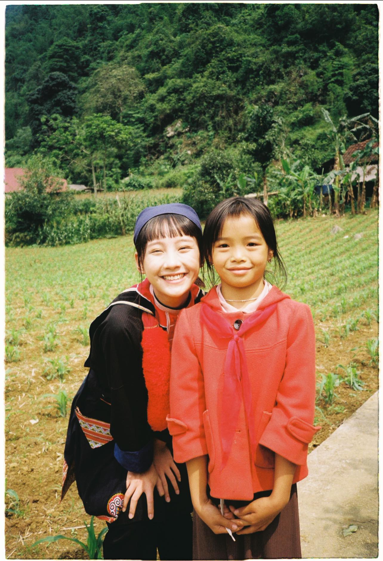 Phim "Đi giữa trời rực rỡ" vấp tranh c&atilde;i: &Ecirc;-k&iacute;p nhận lỗi, chưa hiểu văn h&oacute;a người Dao- Ảnh 4.