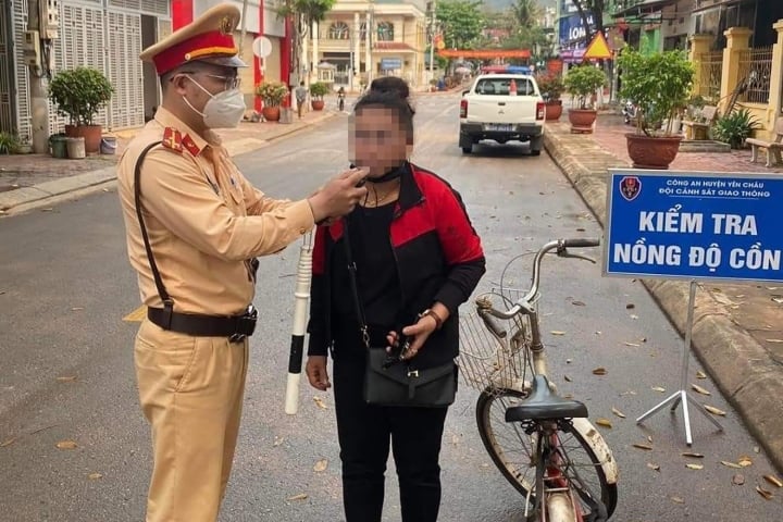 Dự thảo quy định xử phạt vi phạm giao th&ocirc;ng mới: Đi xe đạp uống rượu bia c&oacute; bị xử l&yacute;?- Ảnh 1.
