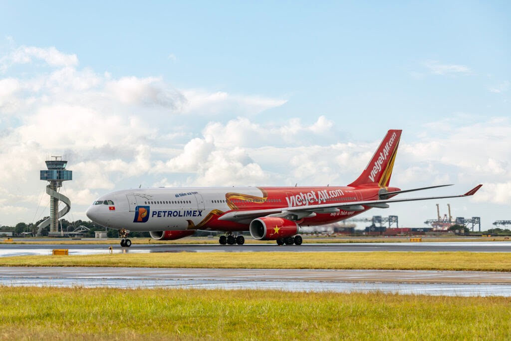 Vietjet giảm gi&aacute; v&eacute; m&aacute;y bay tới 88% trong ng&agrave;y 8/8- Ảnh 1.