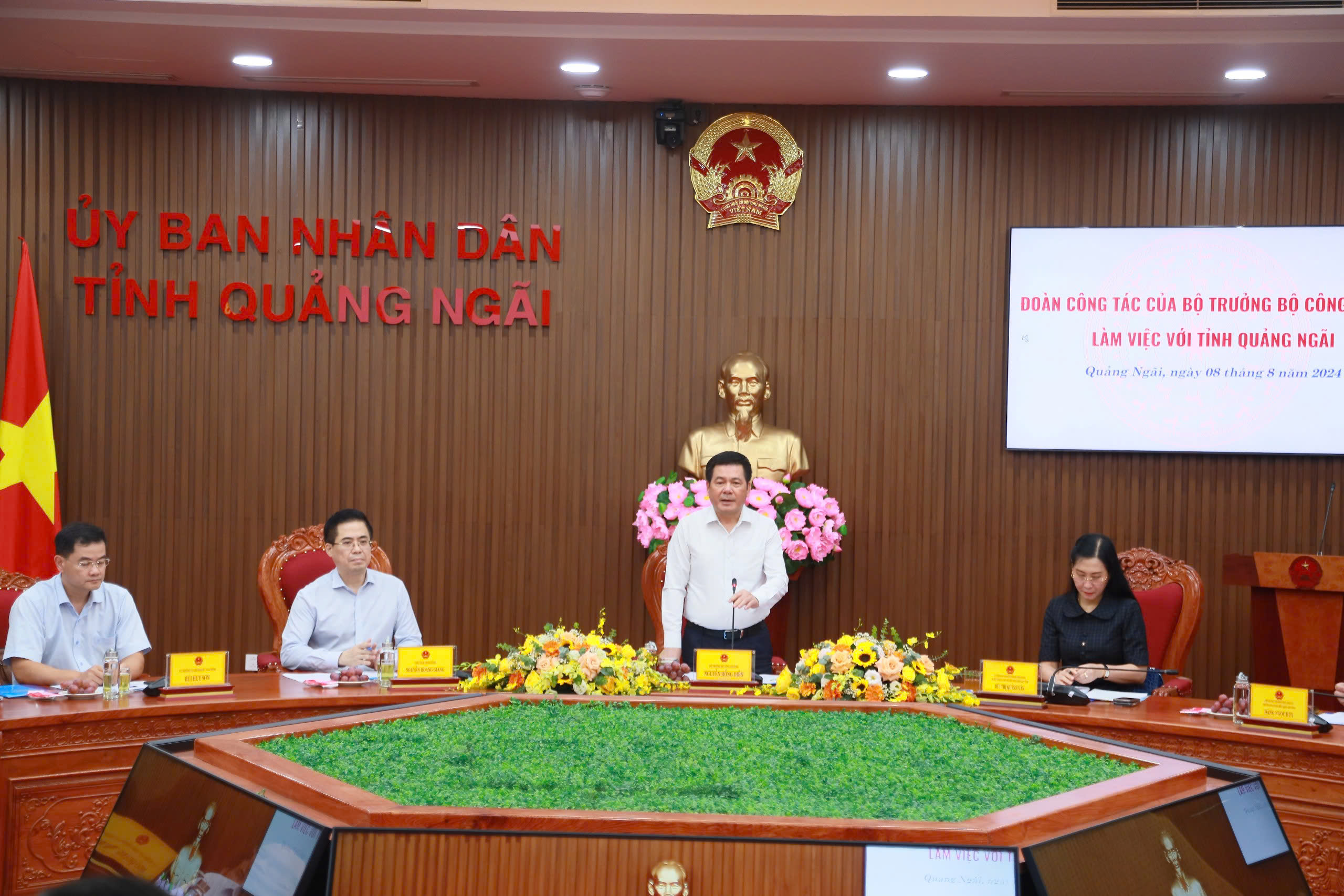 Quảng Ng&atilde;i cần huy động c&aacute;c nguồn lực đầu tư để trở th&agrave;nh trung t&acirc;m logistics- Ảnh 1.