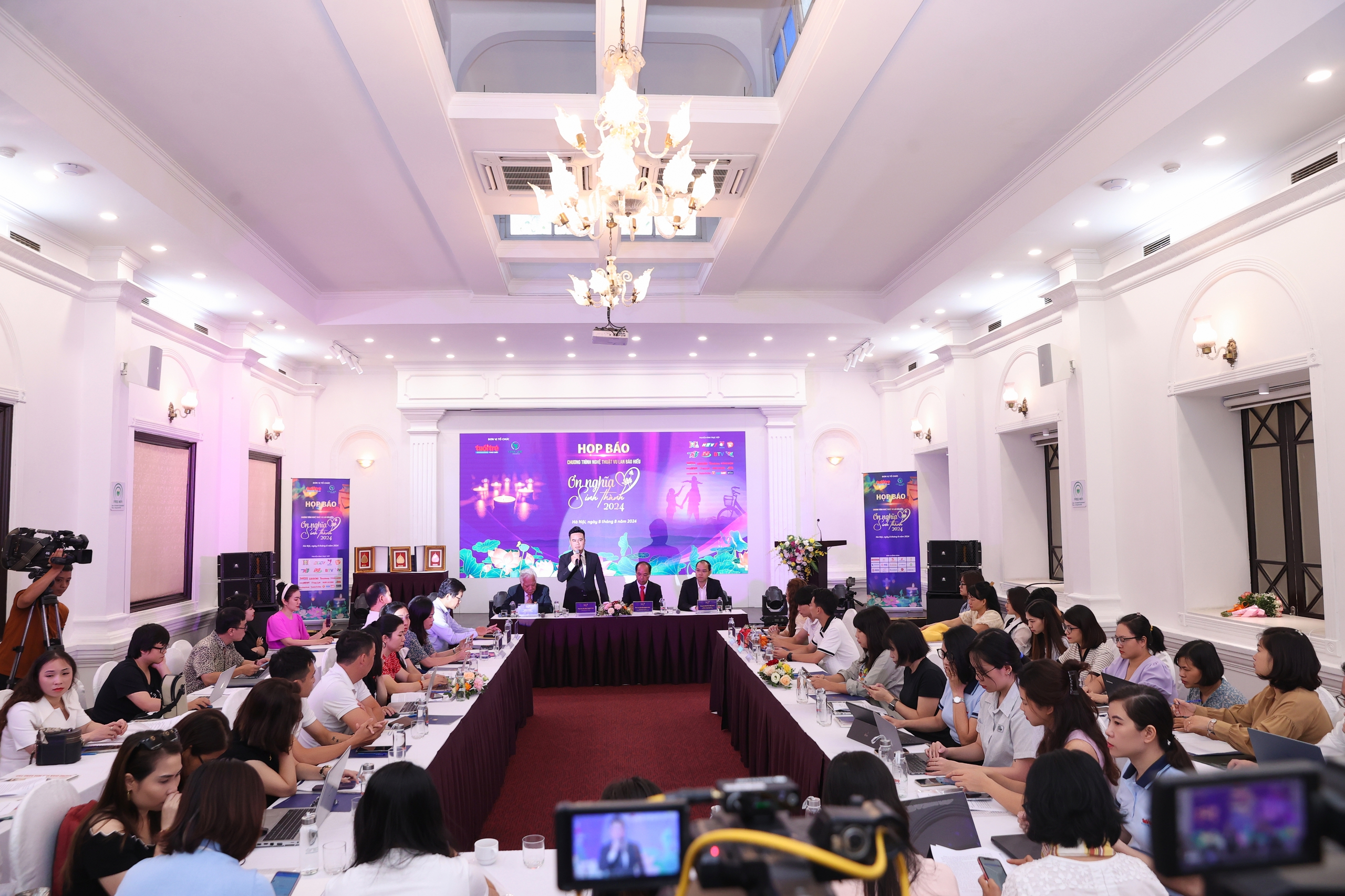 Ca sĩ Hồ Quỳnh Hương, Lưu Hương Giang c&ugrave;ng b&aacute;o hiếu cha mẹ bằng tiếng h&aacute;t trong m&ugrave;a Vu lan- Ảnh 3.