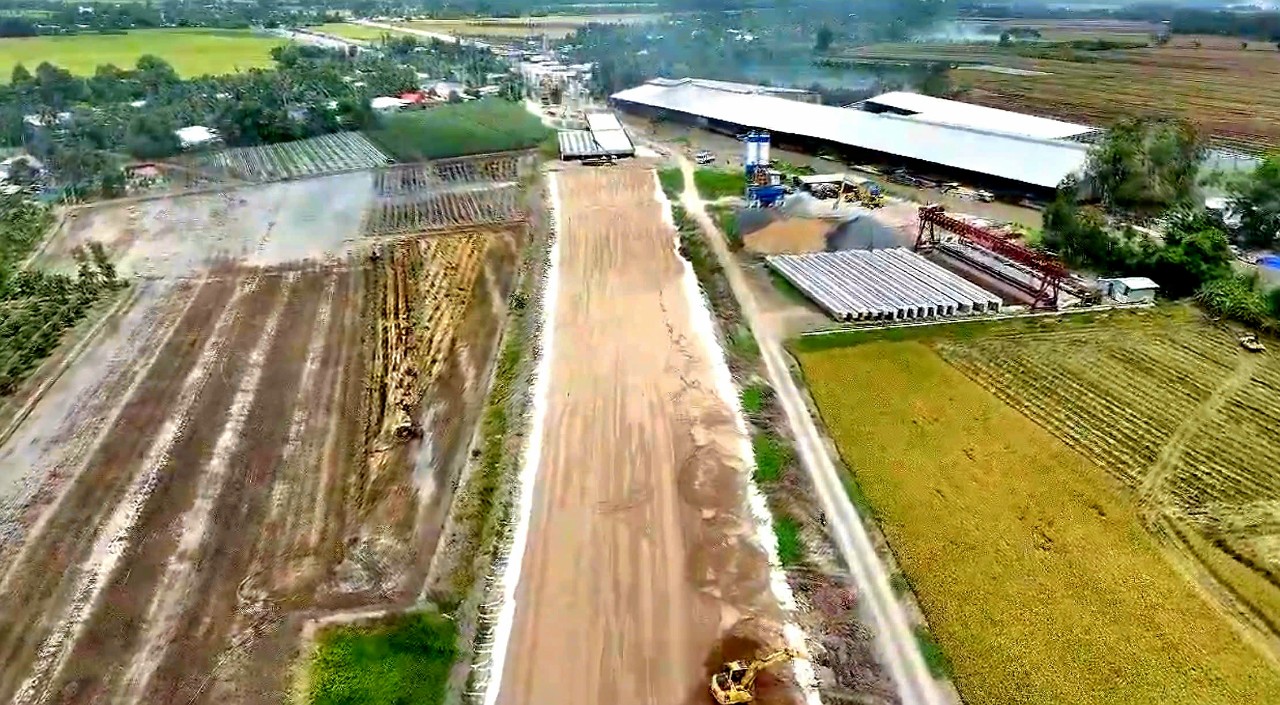 Những c&acirc;y cầu vượt s&ocirc;ng, băng đồng tr&ecirc;n cao tốc Cần Thơ - C&agrave; Mau- Ảnh 1.