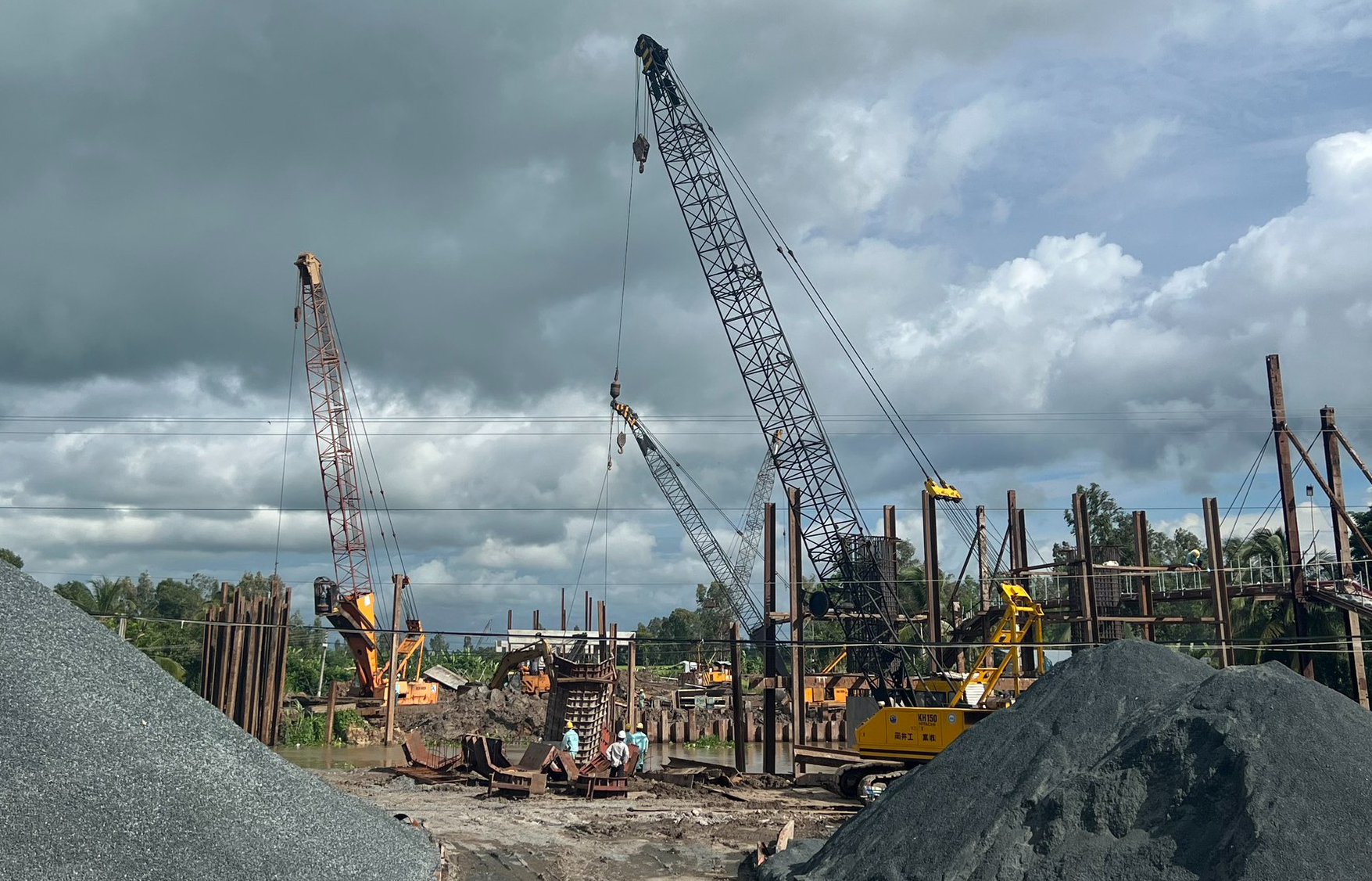 32 mũi thi c&ocirc;ng đồng loạt, nh&agrave; thầu lấy lại tiến độ cao tốc qua Cần Thơ- Ảnh 3.